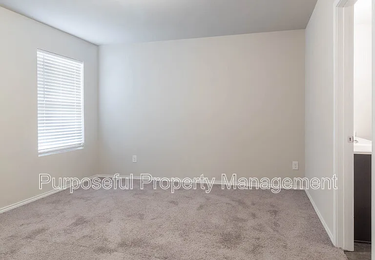 11608 NW 95th St — Photo 15