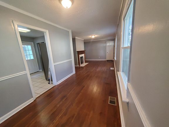 3rd image of 787 Warren Dr