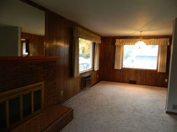 4th image of 11212 E Alki Ave
