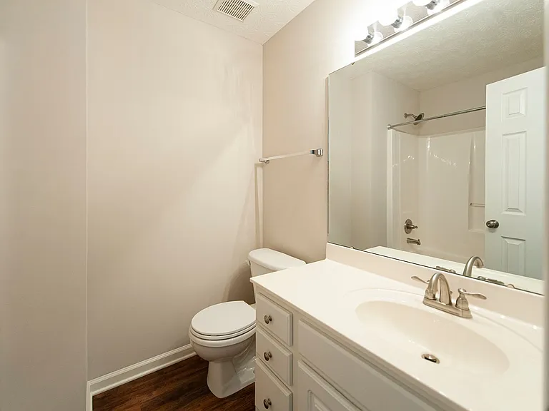 1124 Stafford Dr — Photo 4