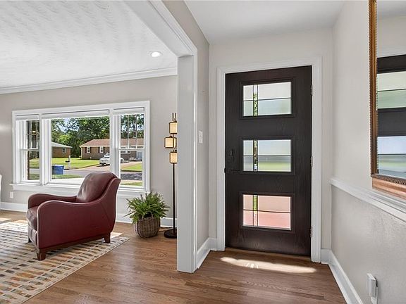 4th image of 2828 Meadow Dr