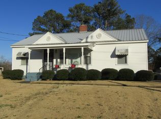 125 McArthur Dr, Roanoke, AL 36274