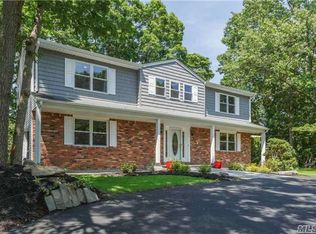 1 Lanenne Ct, Smithtown, NY 11787