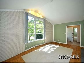 5th image of 704 Erkwood Dr