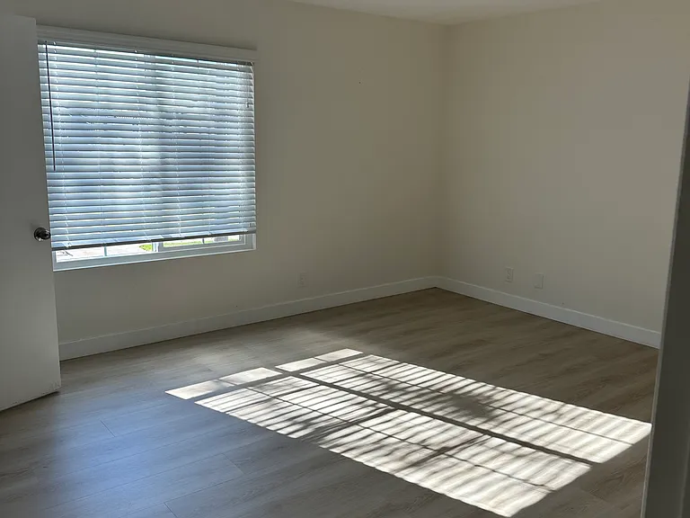 217 W Carroll Ave — Photo 19