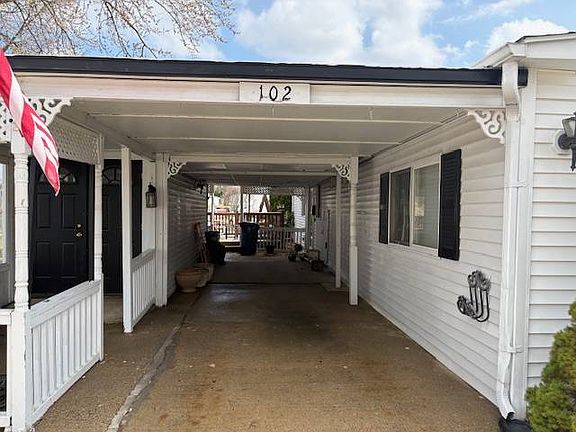 4th image of 102 Bobolink St