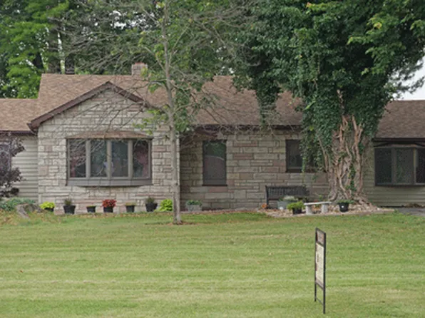 1407 N Cherry St, Mount Carmel, IL 62863