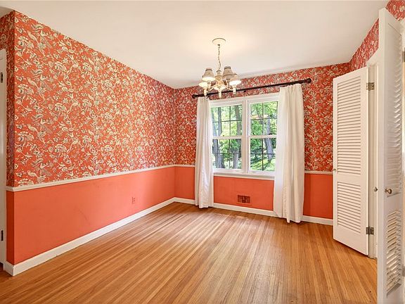 3rd image of 25 Little Brook Dr