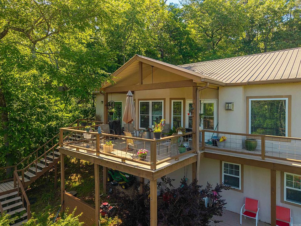 1st image of 415 Kirschwood Dr