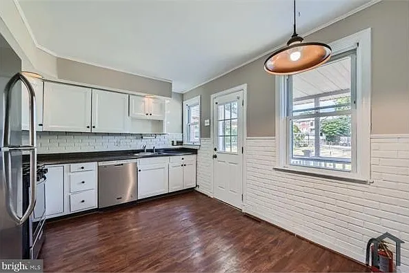 2 bed, $2,400 — Photo 2