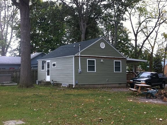 3rd image of 8982 Park St