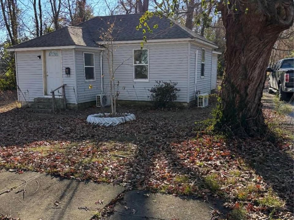 1st image of 1010 Cutler St
