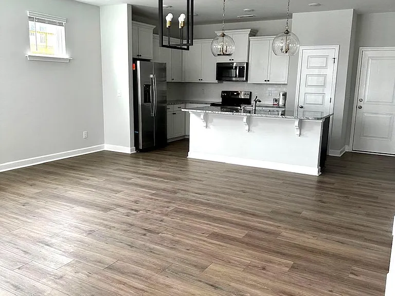 1414 Irving Hill Dr — Photo 2