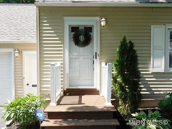 3rd image of 13 Cresthill Dr