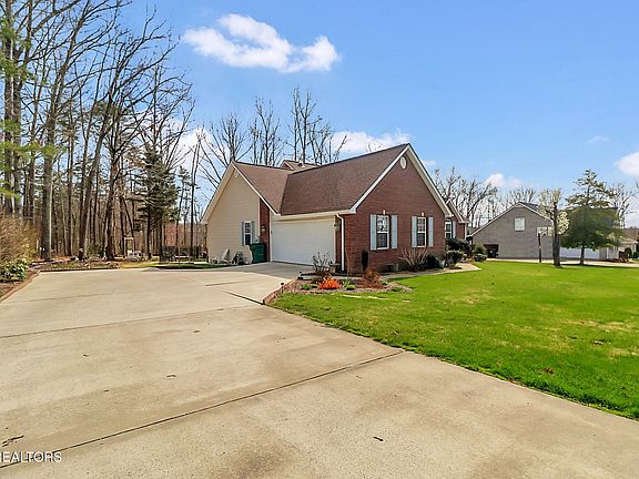 5th image of 989 Mockingbird Dr