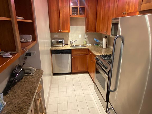 5th image of 15 W 72nd St APT 15R