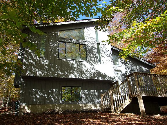 2nd image of 2560 Waterfront Dr