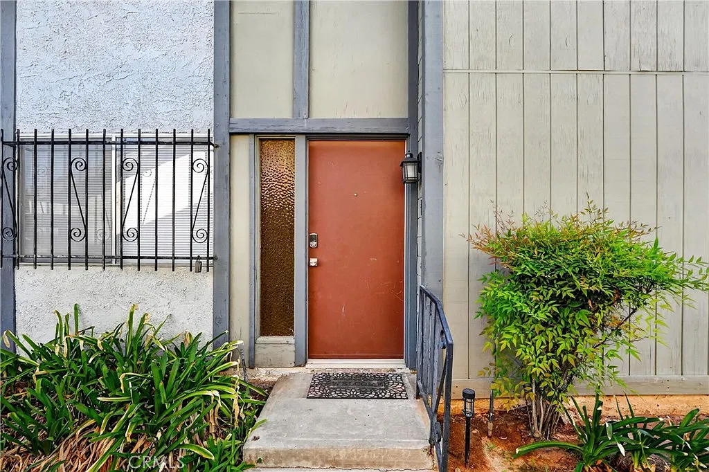 2 bed, 2.0 bath, 1363 sqft, $3,200 — Photo 3