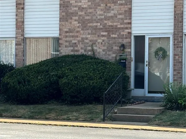 10004 Sakura Dr, Saint Louis, MO 63128