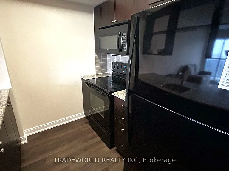 181 Village Green Sq #2911 — Photo 14
