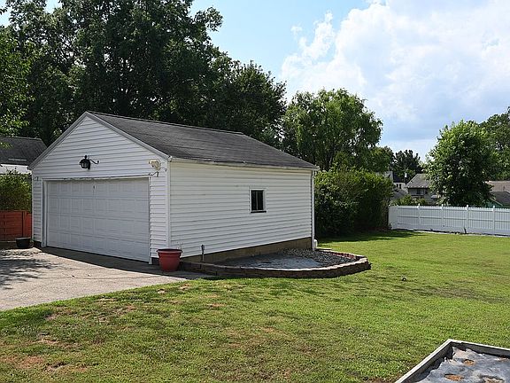 2nd image of 1380 Eastland Ave SE