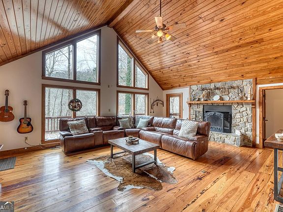 3rd image of 575 Carolina Springs Ln