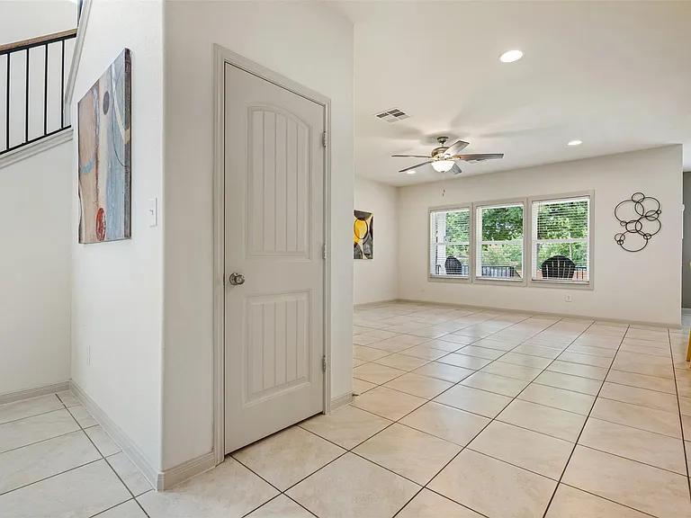1116 La Conterra Blvd — Photo 10