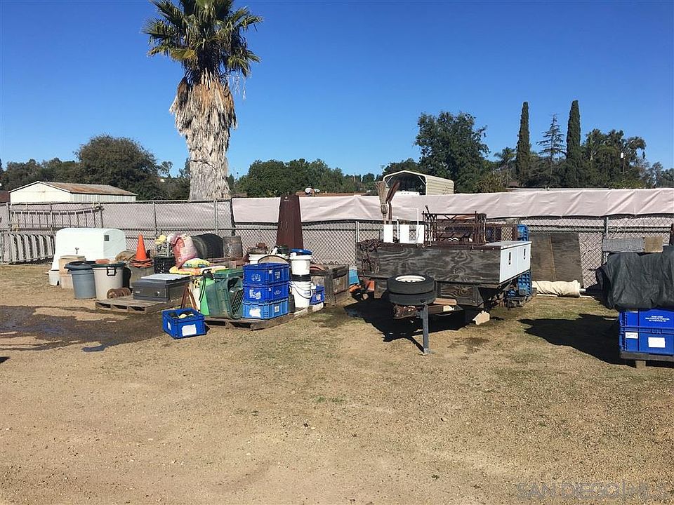 2nd image of 15213 Hilltop Cir
