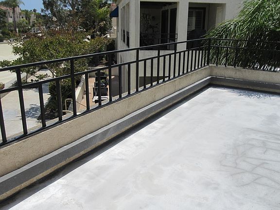 ROOM TO BBQ AND ENTERTAIN ON THE BALCONY.