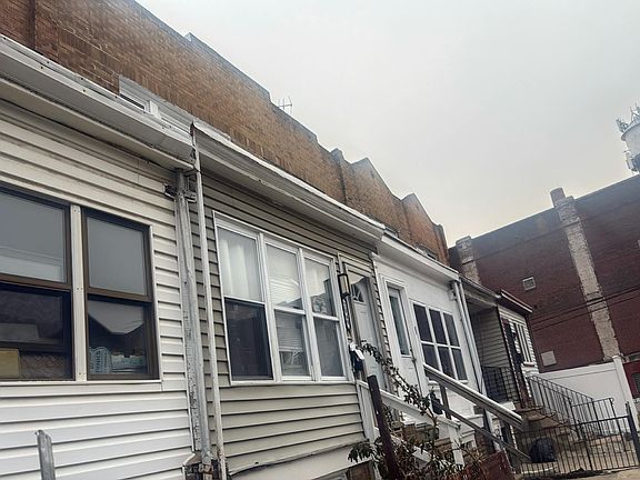 3rd image of 2049 Aikens St