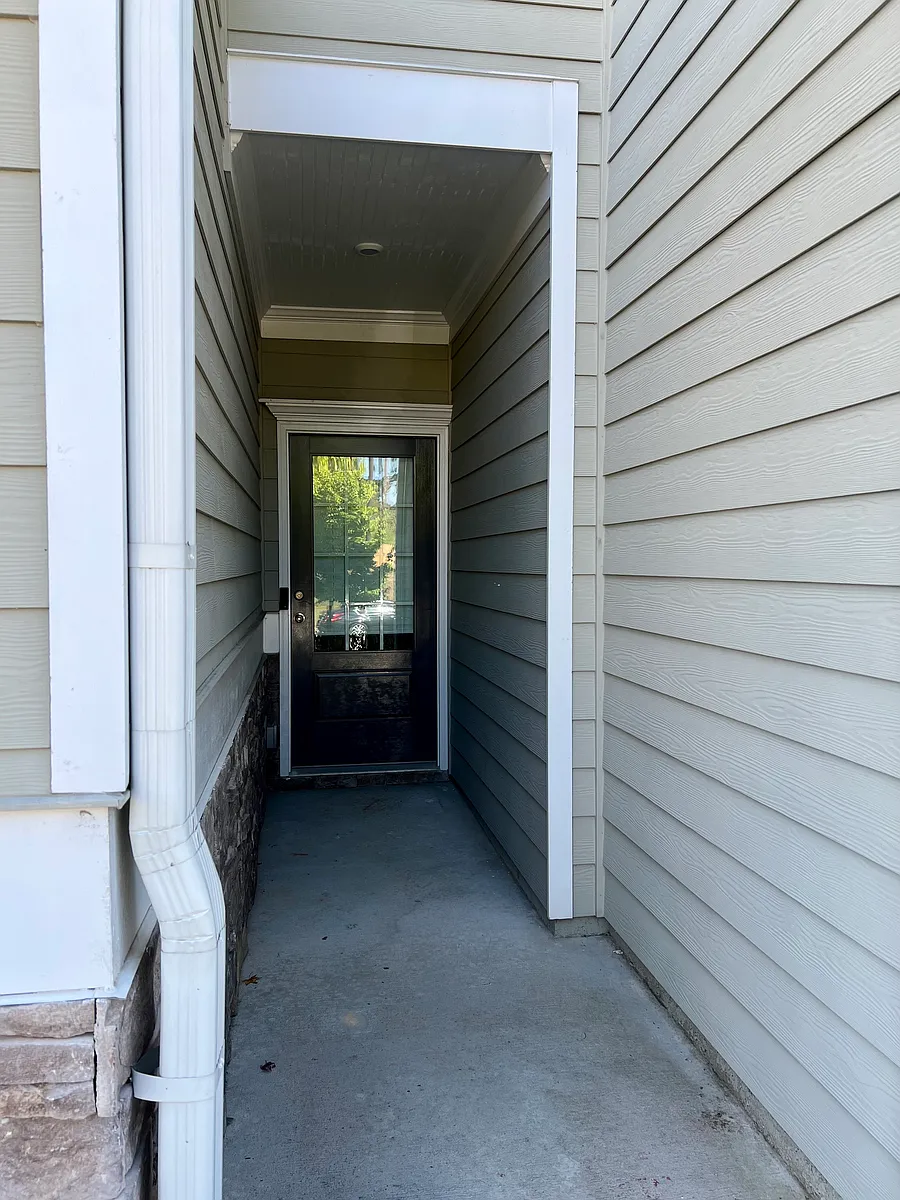 Building Photo - 5745 Silver Lake Dr