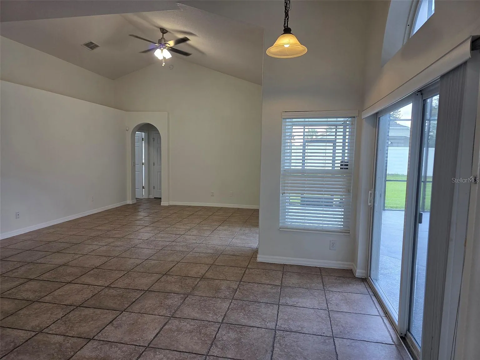 4 bed, 2250 sqft, $2,400 — Photo 3