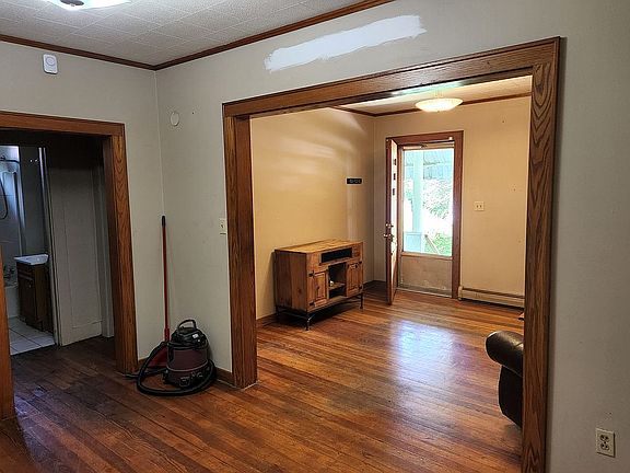 2nd image of 118 Fairlawn Ave