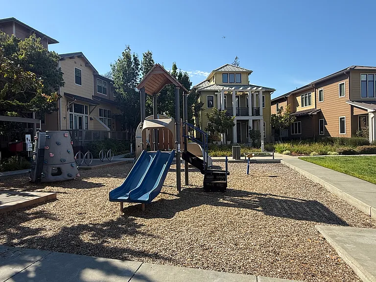 The Arbor Real community park, clubhouse, children playground, picnic tables and pool are located within a short walk.