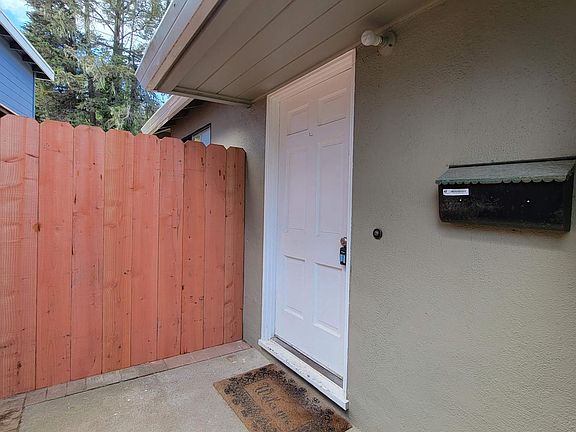 2nd image of 644 Macarthur Dr