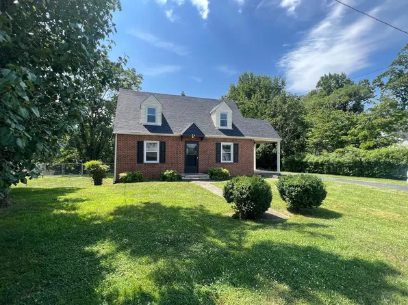 24 Upland Dr, Salem, VA 24153