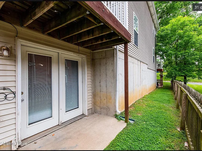 402 Clare Ln #402 — Photo 31