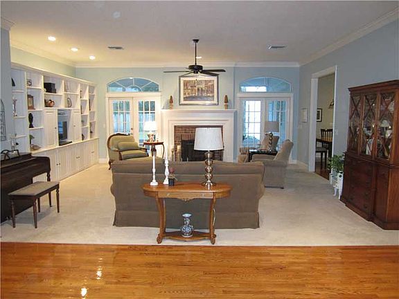 2nd image of 1037 Candlewood Dr