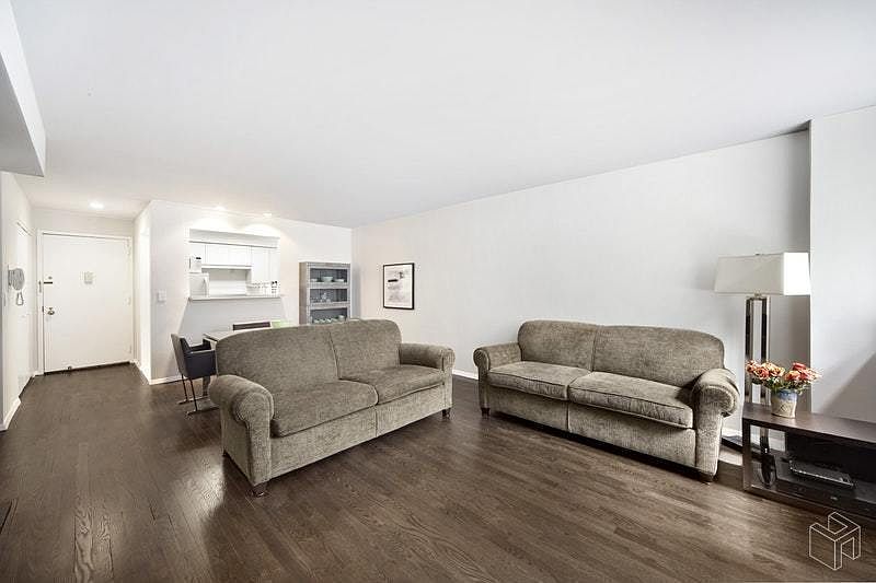 1st image of 305 W 22nd St