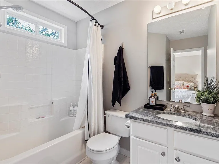 1130 Winthrope Chase Dr — Photo 21