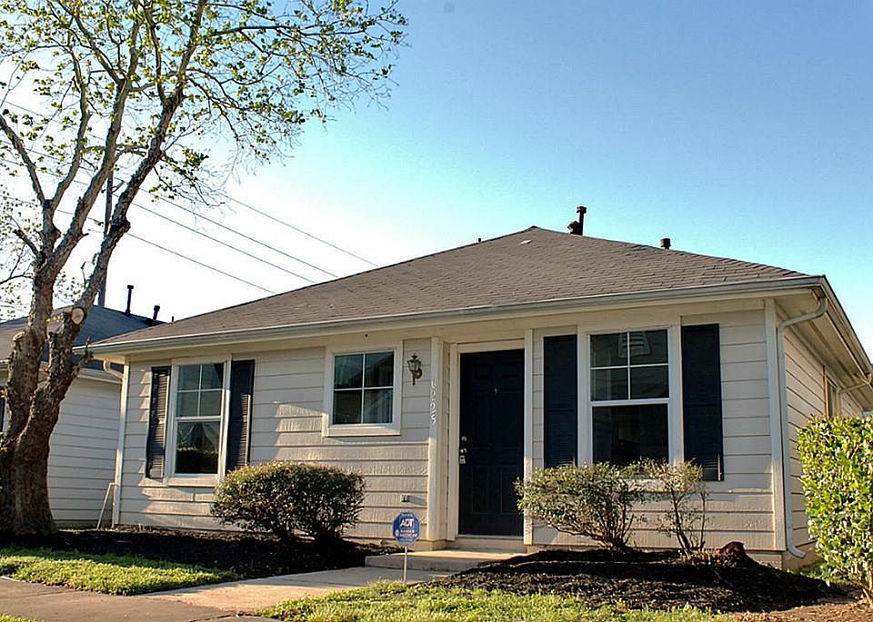 1st image of 6225 Settlers Square Ln