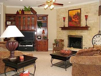 3rd image of 807 Columbia Dr