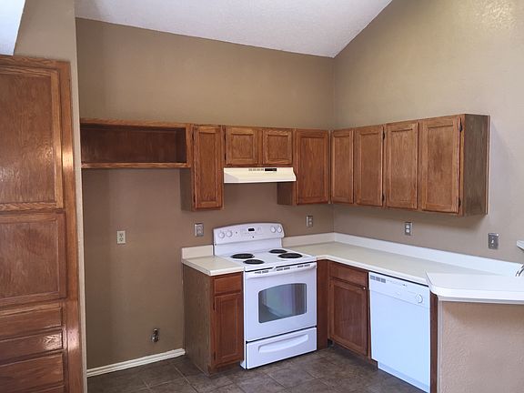 4th image of 2027 Feather Ln