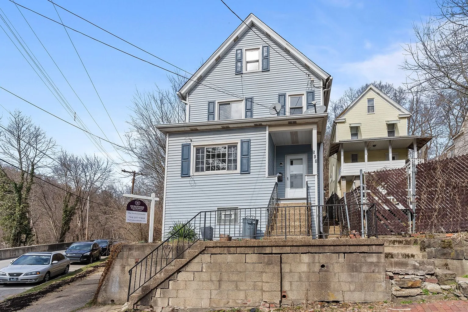 517 Center Ave photo 1