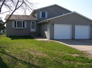 718 N Leona Ln, Forrest, IL 61741