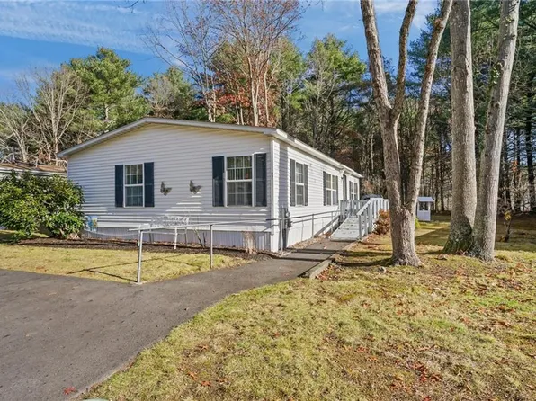 77 Lear Dr, Coventry, RI 02816