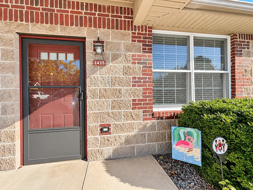 2421-2455 Homewood Ave #2425