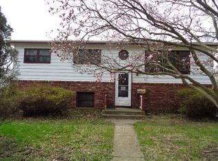 713 W Plymouth St, Villa Park, IL 60181