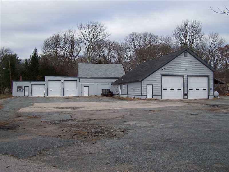 2nd image of 55 Oak Hill Rd