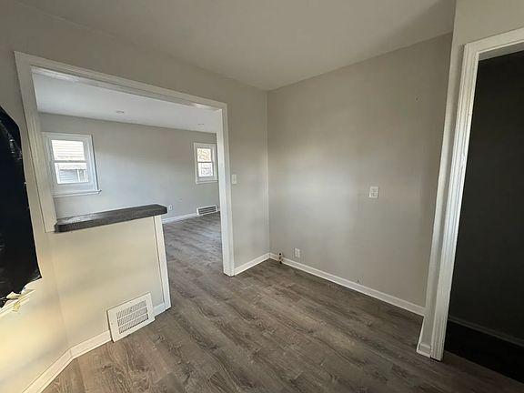 3rd image of 18599 Kingsville St